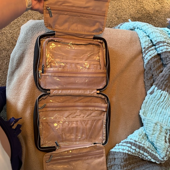 Hanging Toiletries Travel Bag - Picture 4 of 6